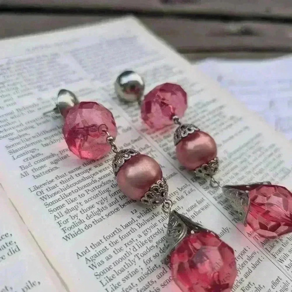 Vintage large statement earrings red glass beads - Picture 3 of 7